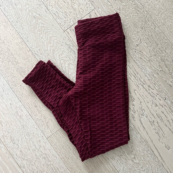 NWOT | Fashion Nova | Textured Scrunch Bum Active Leggings | Small | Burgundy - Picture 6 of 9